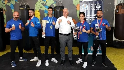 Başkan Gültak, Dünya Kick Boks Şampiyonası’na Damga Vuran Genç Sporcuları Ziyaret Etti