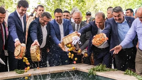 Başkan Seçer, 61. Mut Karacaoğlan Kayısı Kültür ve Sanat Festivali'ne Katıldı