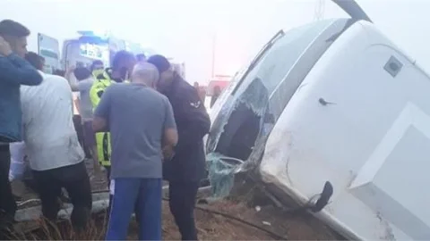 Mersin'de Kaza, Yolcu Otobüsü Devrildi