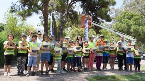 Öğrencilerden Doğadaki Kuşlara Yuva