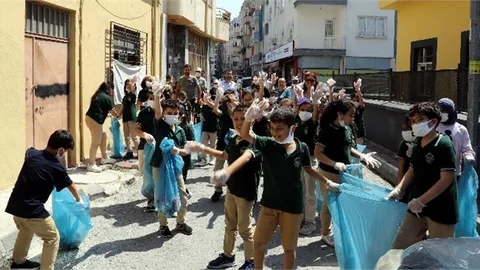 Farklı Okullardan Yüzlerce Öğrenci, Yaşadıkları Çevreyi Temizledi
