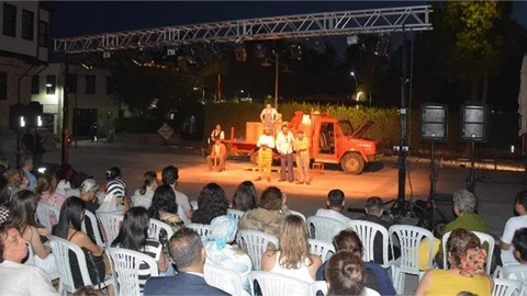 Büyükşehir Her Yaş Grubunu Tiyatroyla Buluşturuyor