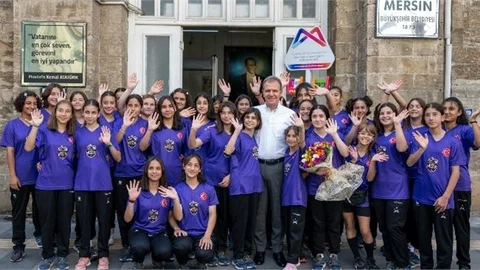 Kır Çiçekleri’nden Başkan Seçer’e Babalar Günü Sürprizi