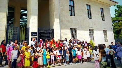 Şehitlertepesi Çocuklarına Karne Hediyesi Kitobüs’ten