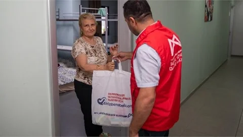 Mersin Büyükşehir’in ‘biriz Beraberiz’ Çağrısı Dayanışmayı Büyütüyor