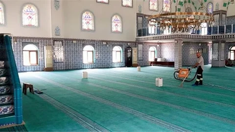 Akdeniz’de İbadethaneler Bayrama Hazırlanıyor