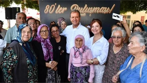 Yaş Almışlar, Büyükşehir’in ‘80’ler Buluşması’nda ‘yaza Merhaba’ Dedi