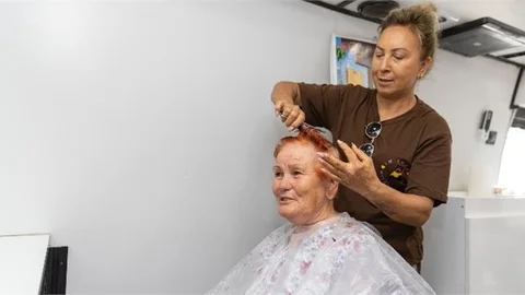 Mersin Büyükşehir’in Mobil Kuaför Hizmeti Kurban Bayramı’nda da Yollarda