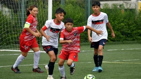 Mersin Büyükşehir’in ‘u-11/ U-12 Minikler Şenlik Ligi’ Başladı