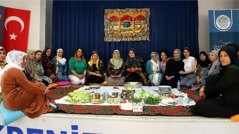 Akdeniz’de Okuma Yazma Öğrenen Kadınlar Sertifikalarını Aldı