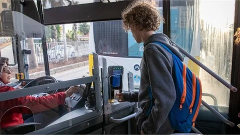 Mersin Büyükşehir Otobüsleri Öğrencileri 1 Liraya Taşımaya Devam Ediyor