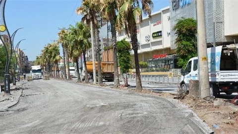 Mersin Büyükşehir’in Tarsus’ta Başlattığı ‘kentsel Tasarım ve Yenileme Projesi’nde Çalışmalar Sürüyor
