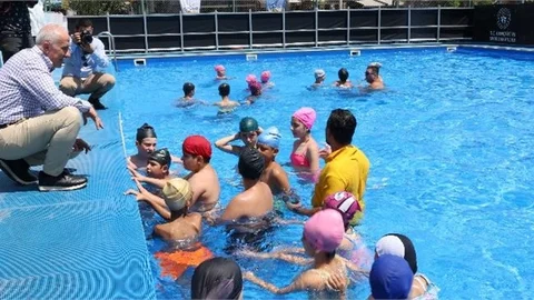 Akdeniz Belediye Başkanı Gültak: "4 Yılda 10 Bin Çocuğumuza Yüzme Öğrettik"