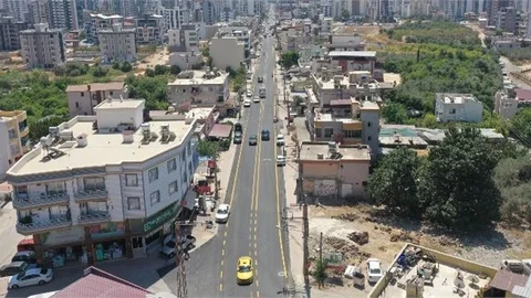 Mersin Büyükşehir Fındıkpınarı Caddesi’nde Yenileme Çalışması Yürütüyor
