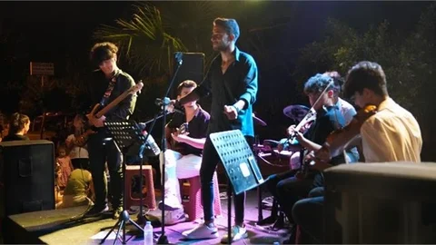 ‘’gençler Sahnede, Mikrofon Sende"