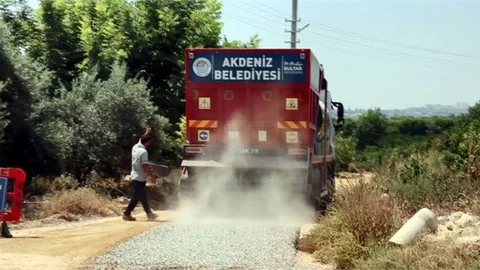 Akdeniz’de İmarlı Yol Açma ve Soğuk Asfalt Serim Çalışması Hız Kazandı