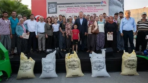 Mersin Büyükşehir Belediyesi’nden Üreticiye Törenle Tarımsal Destekler