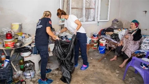 Mersin Büyükşehir Ekipleri Bu Kez Hanım Teyze’ye Derman Oldu