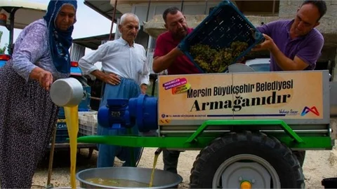 Mersin Büyükşehir Destekliyor, Makine Sıkıyor, Üretici Dinleniyor