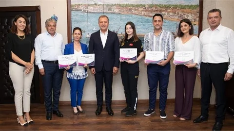 Başkan Seçer’den Başarılı Proje Sunan Personele Teşekkür Belgesi