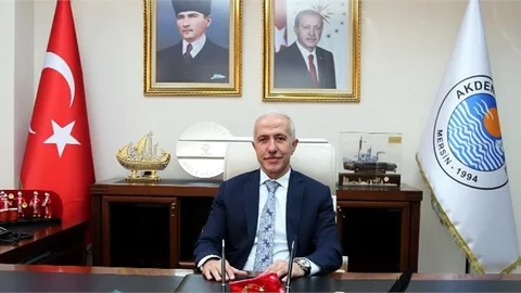 Akdeniz Belediye Başkanı Gültak; "Büyük Zaferimizin 101’inci Yaşı Milletimize Kutlu Olsun"