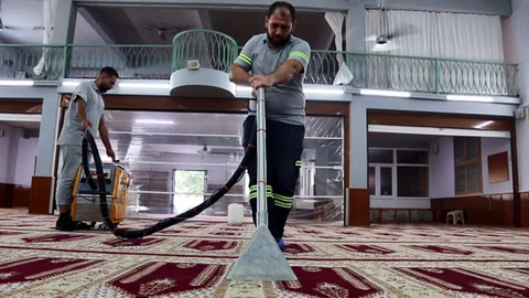 Akdeniz’de İbadethanelere Kesintisiz Hizmet