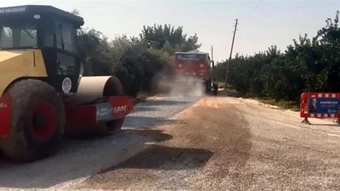Akdeniz’de Yol Açma, Kaldırım Yenileme Çalışmaları Hız Kazandı