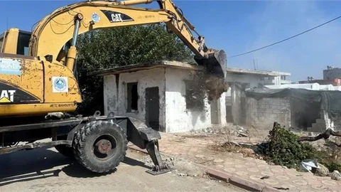 Vatandaşların Can ve Mal Güvenliğini Tehdit Eden Metruk Binaların Yıkımı Sürüyor