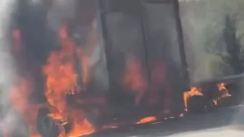 Mersin Mezitli Kuyuluk Otoyol Çıkışı Civarında Meyve Yüklü Tırda Yangın Çıktı