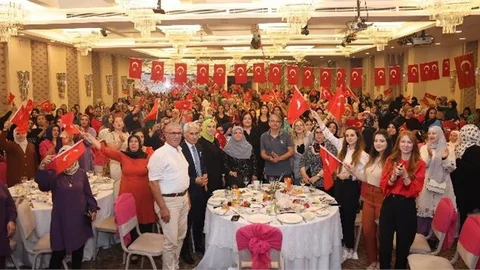 Akdeniz Belediyesi’nin 3 Gün Süren Seminer Dizisine Bin 500 Kadın Katıldı