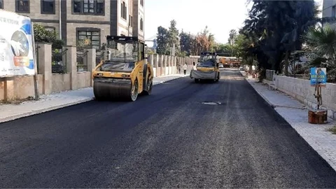 Akdeniz’de Sıcak Asfalt Kaplama Çalışmaları Sürüyor