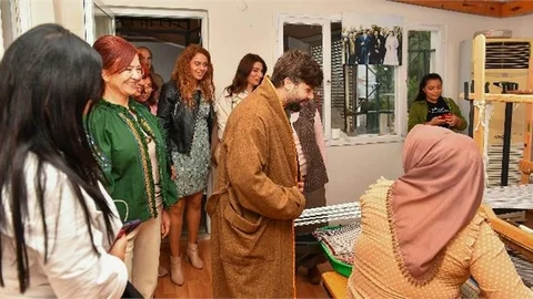 Ünlü Dokumacı Neziroğlu, Büyükşehir’in Dokuma Atölyesi’ni Ziyaret Etti