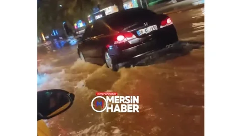 Mersin'de Şiddetli Sağanak Hayatı Olumsuz Etkiledi!