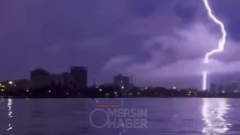 Mersin'de Yıldırım Düştü!