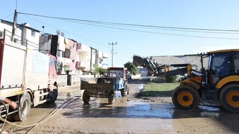 Akdeniz Belediyesi Ekipleri Vatandaşların Yardımına Koştu