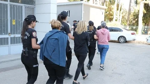 Mersin Emniyeti, Alman Vatandaşlarını Dolandıran Şebekeyi Çökertti