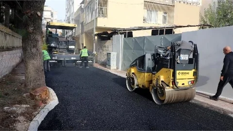 Akdeniz’de Sıcak Asfalt Çalışmaları Sürüyor