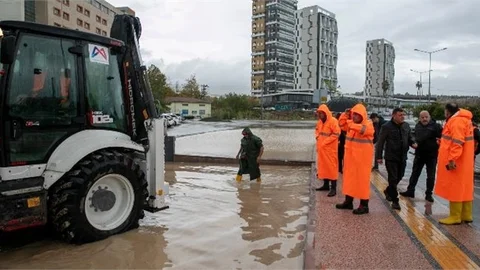 Mersin Büyükşehir’in Anında Müdahalesi İle Yağışlarda Olumsuzluk Yaşanmadı