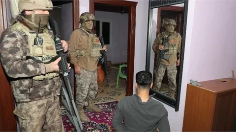 Tarsus'ta PKK/KCK Terör Örgütü Destekçilerine Yoğun Operasyon