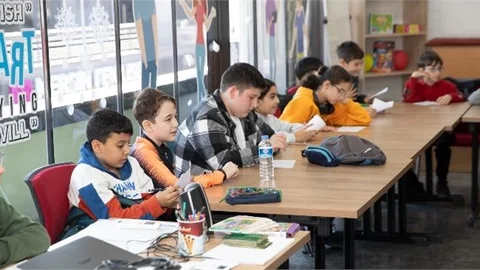 ‘Hello Mersin’le Çocuklar, Yarıyıl Tatilinde Eğlenirken Öğreniyor