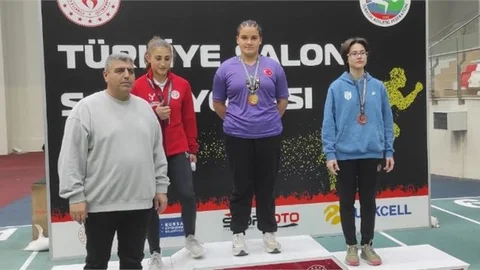 ‘Kır Çiçekleri’ Başarıya Doymuyor