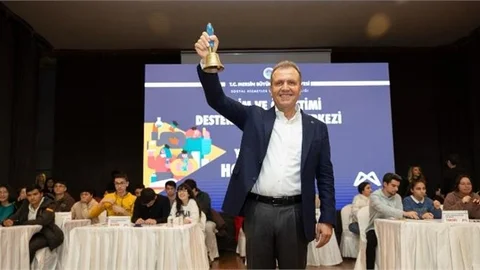 Seçer’den Gençlere: “Hizmetleri Ailelerinizin Vergisiyle Yapıyoruz”