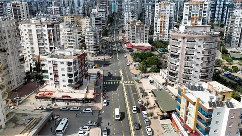 Büyükşehir Ekipleri, Mezitli’de Zeytinli Cadde’yi Yeniledi