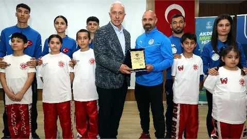 Gültak, Sporcu Gençler ve Aileleri ile Buluştu
