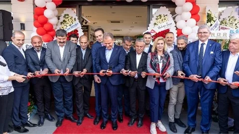 Başkan Seçer, Eczane Açılışına Katıldı