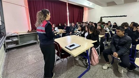 Jandarmadan Öğrencilere Siber Farkındalık Eğitimi
