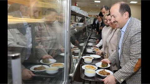 Mersin Valisi Pehlivan, İftarını Öğrencilerle Yaptı
