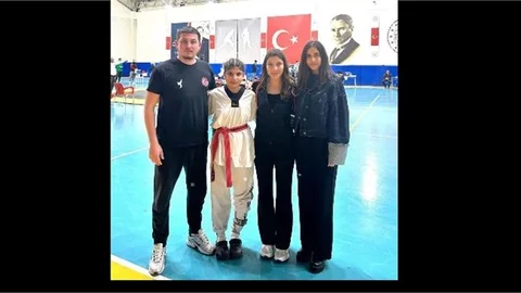 Kır Çiçekleri Gelecek İçin Umut Vermeye Devam Ediyor