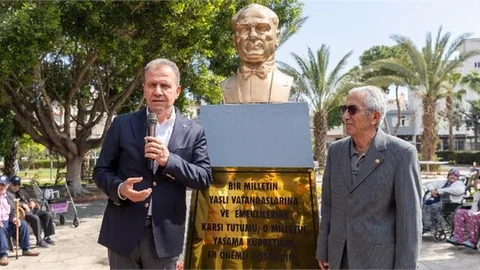 Büyükşehir’den Huzurevi’ne Atatürk Büstü