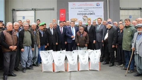 Tarsus’ta Hibeli Ayçiçek Tohumu Dağıtımı Yapıldı